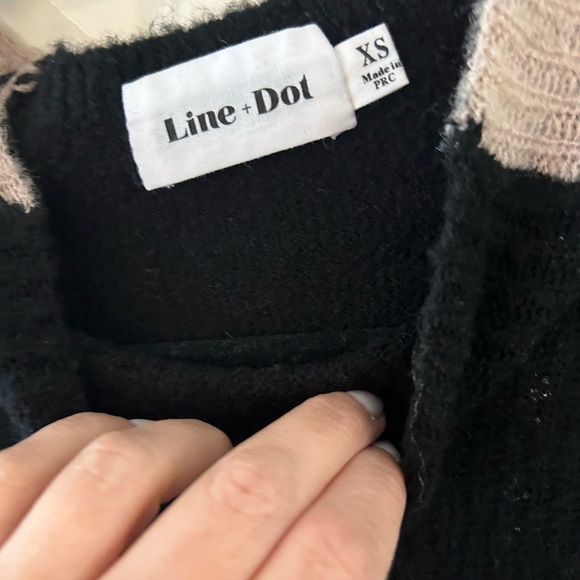 Line and dot black sweater with beige stripe down sleeve. Size xtra small - Picture 3 of 4